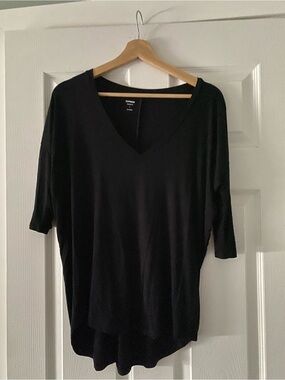 Express Black V-Neck Relaxed Short Sleeve Top
